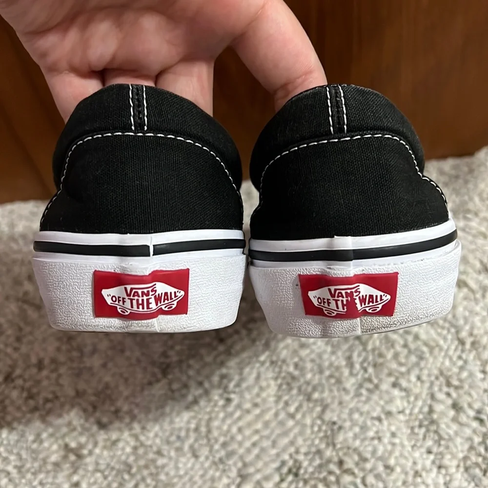 Black Vans Classic Slip-On - Picture 7 of 11